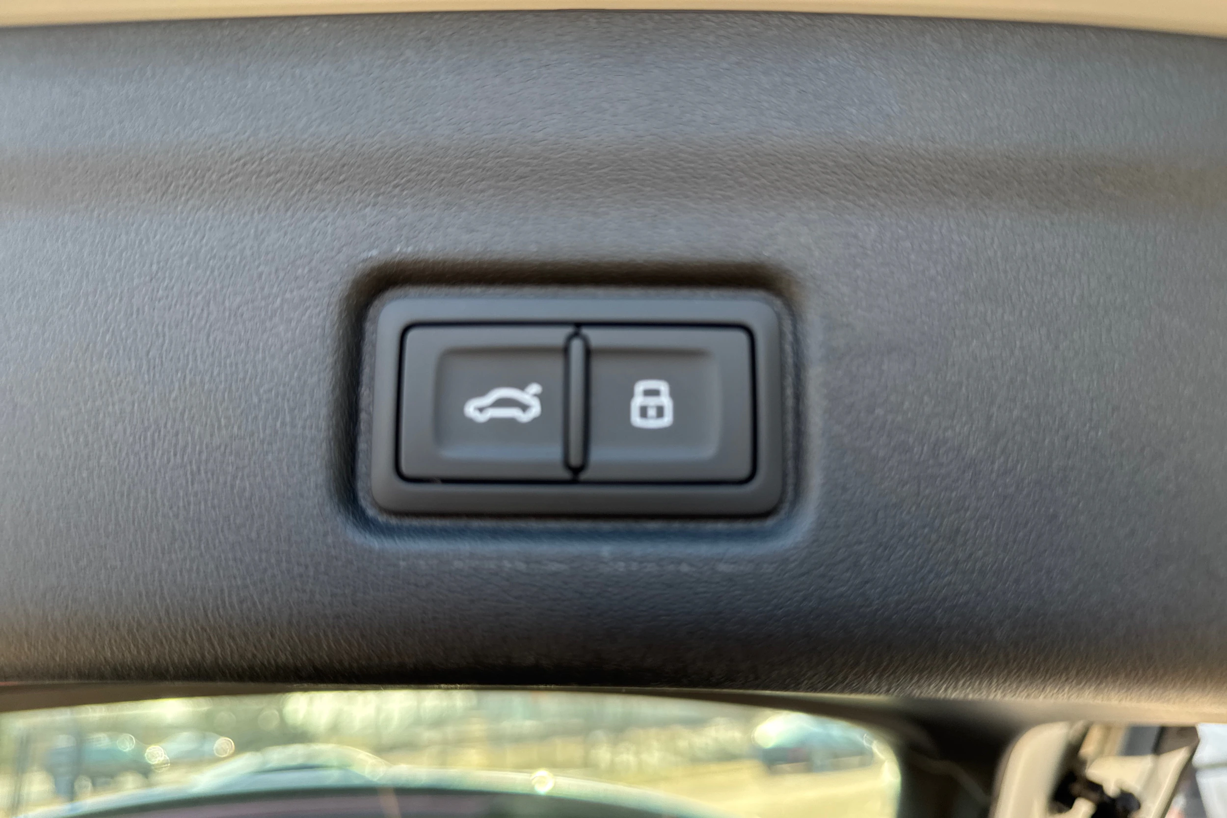 valkoinen Audi Q6 e-tron 2026 kuva 12.