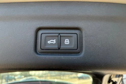 valkoinen Audi Q6 e-tron 2026 kuva 12.