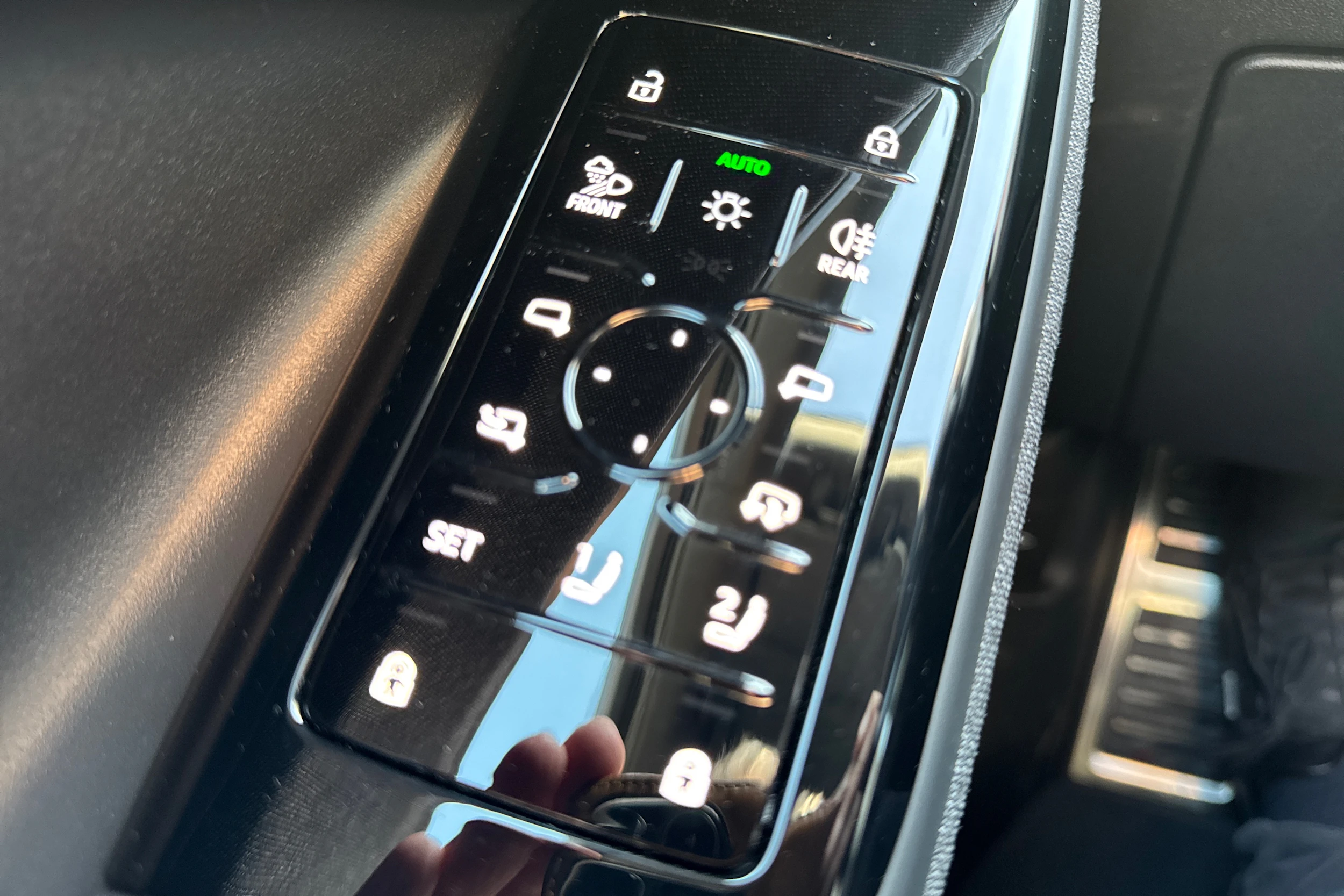 valkoinen Audi Q6 e-tron 2026 kuva 13.