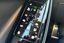 valkoinen Audi Q6 e-tron 2026 kuva 13.