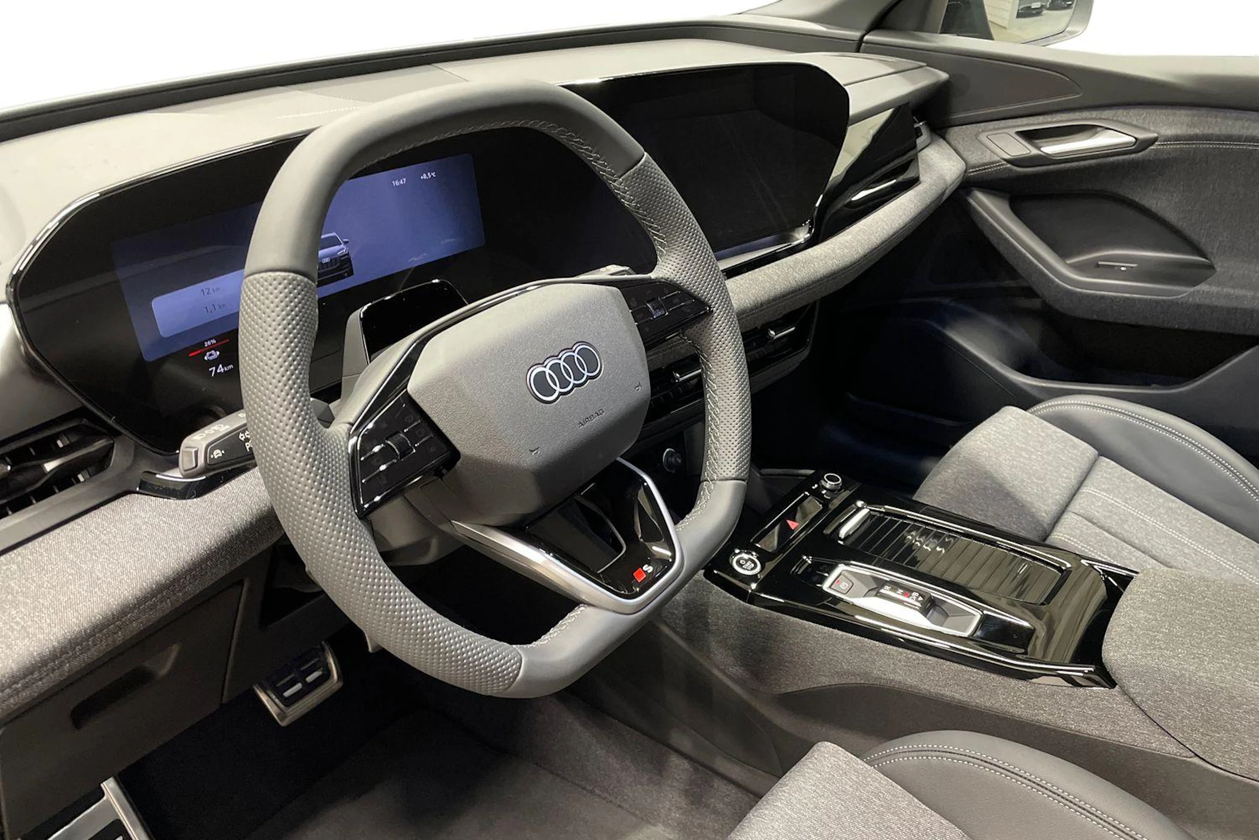 musta Audi Q6 e-tron 2026 kuva 6.