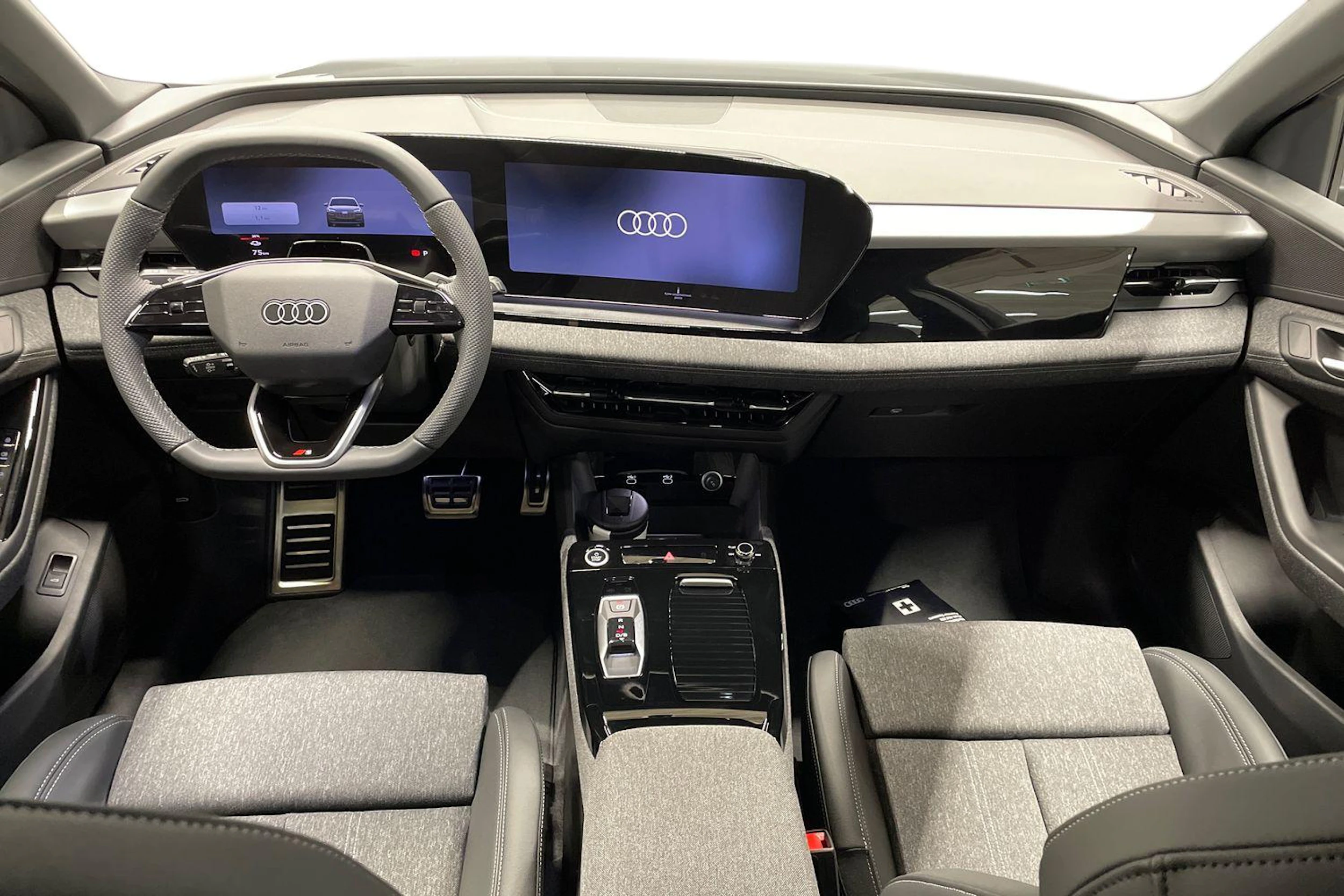 musta Audi Q6 e-tron 2026 kuva 7.