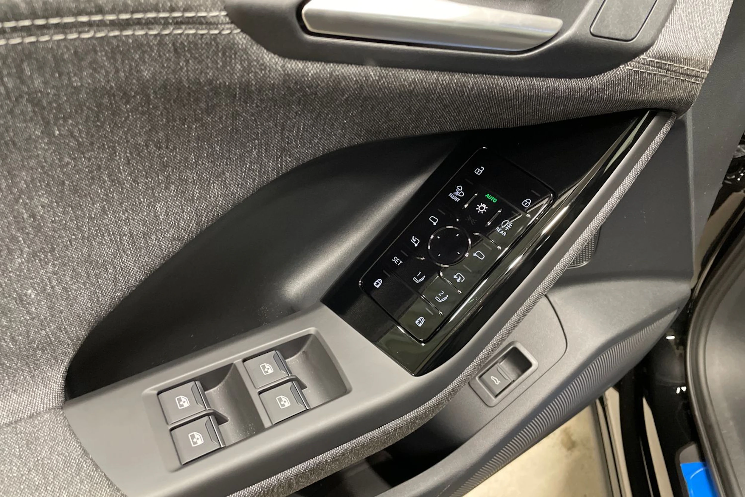 musta Audi Q6 e-tron 2026 kuva 13.