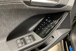 musta Audi Q6 e-tron 2026 kuva 13.