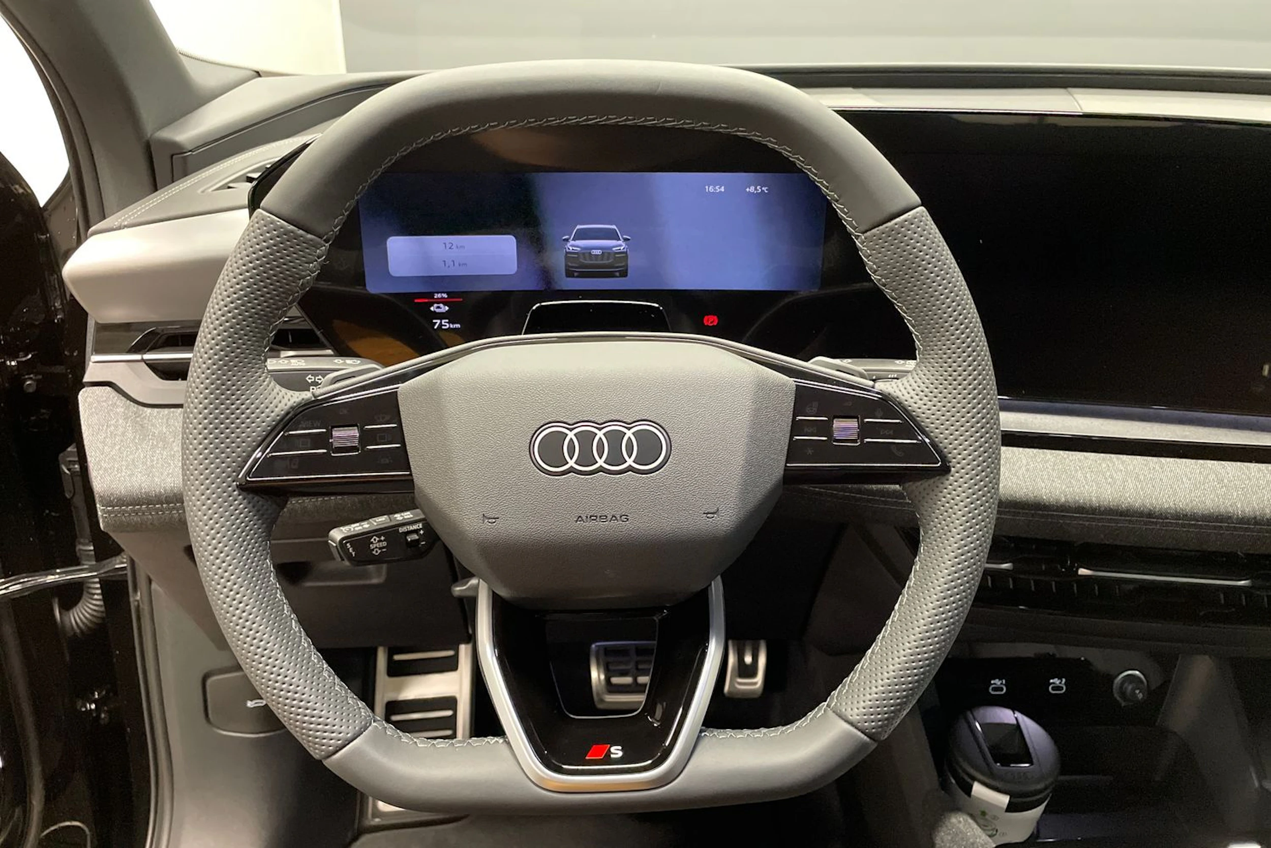 musta Audi Q6 e-tron 2026 kuva 14.