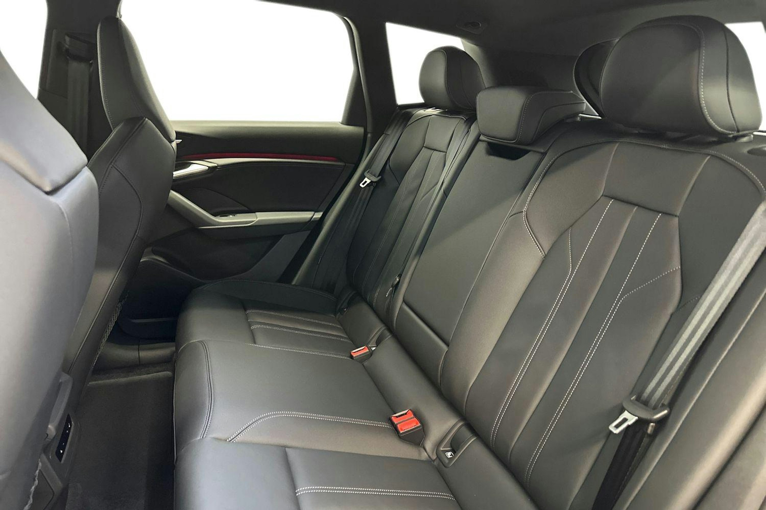 plasma sininen Audi Q6 e-tron 2026 kuva 8.