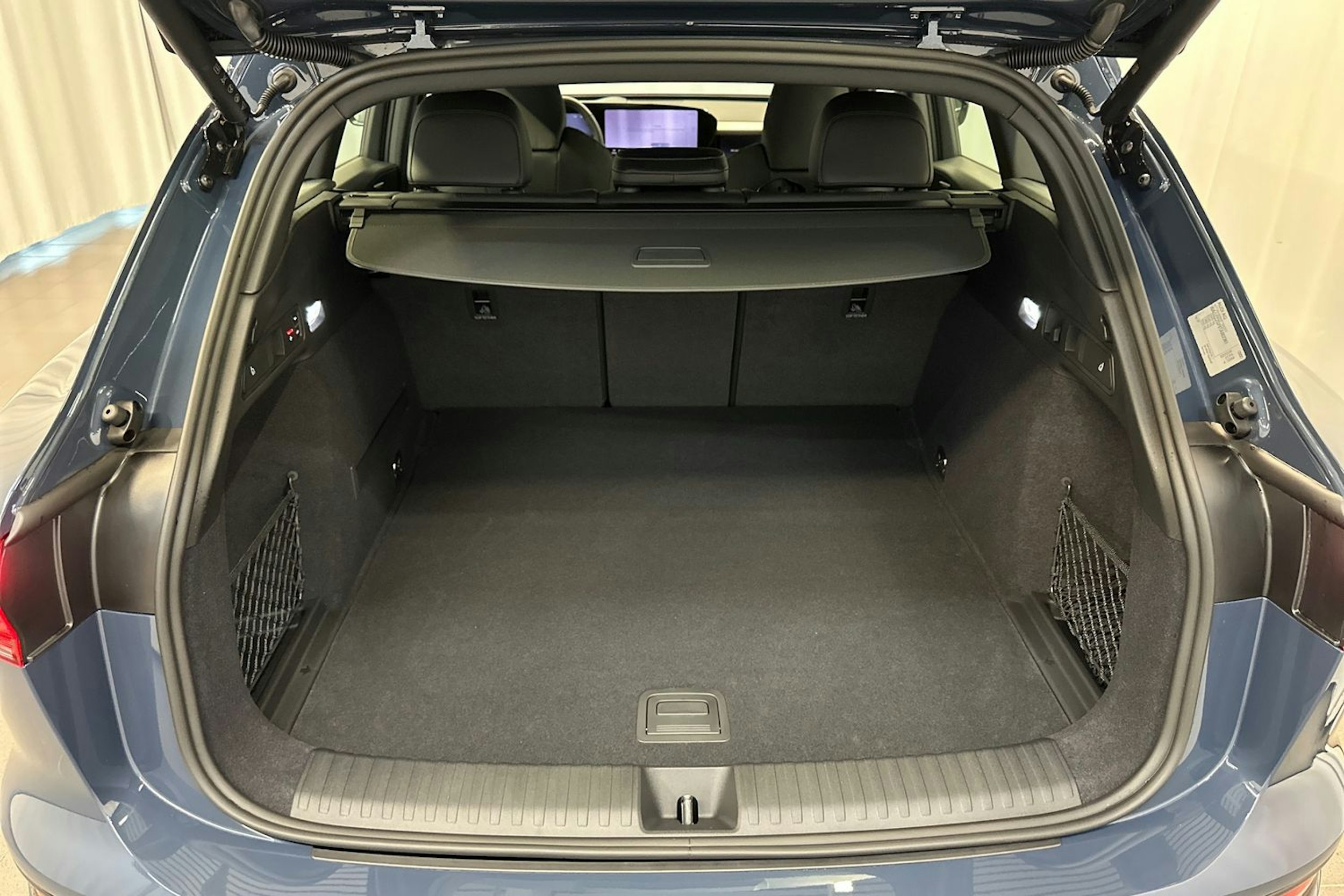 plasma sininen Audi Q6 e-tron 2026 kuva 11.