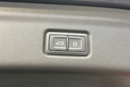 plasma sininen Audi Q6 e-tron 2026 kuva 12.