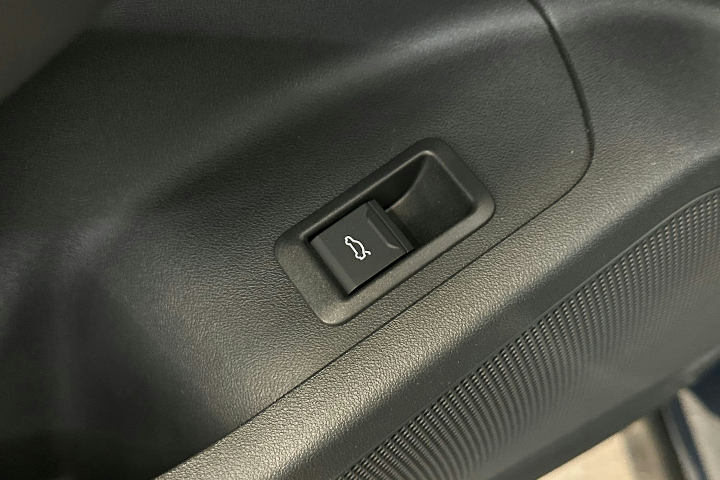 plasma sininen Audi Q6 e-tron 2026 kuva 16.