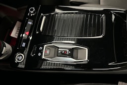 plasma sininen Audi Q6 e-tron 2026 kuva 28.