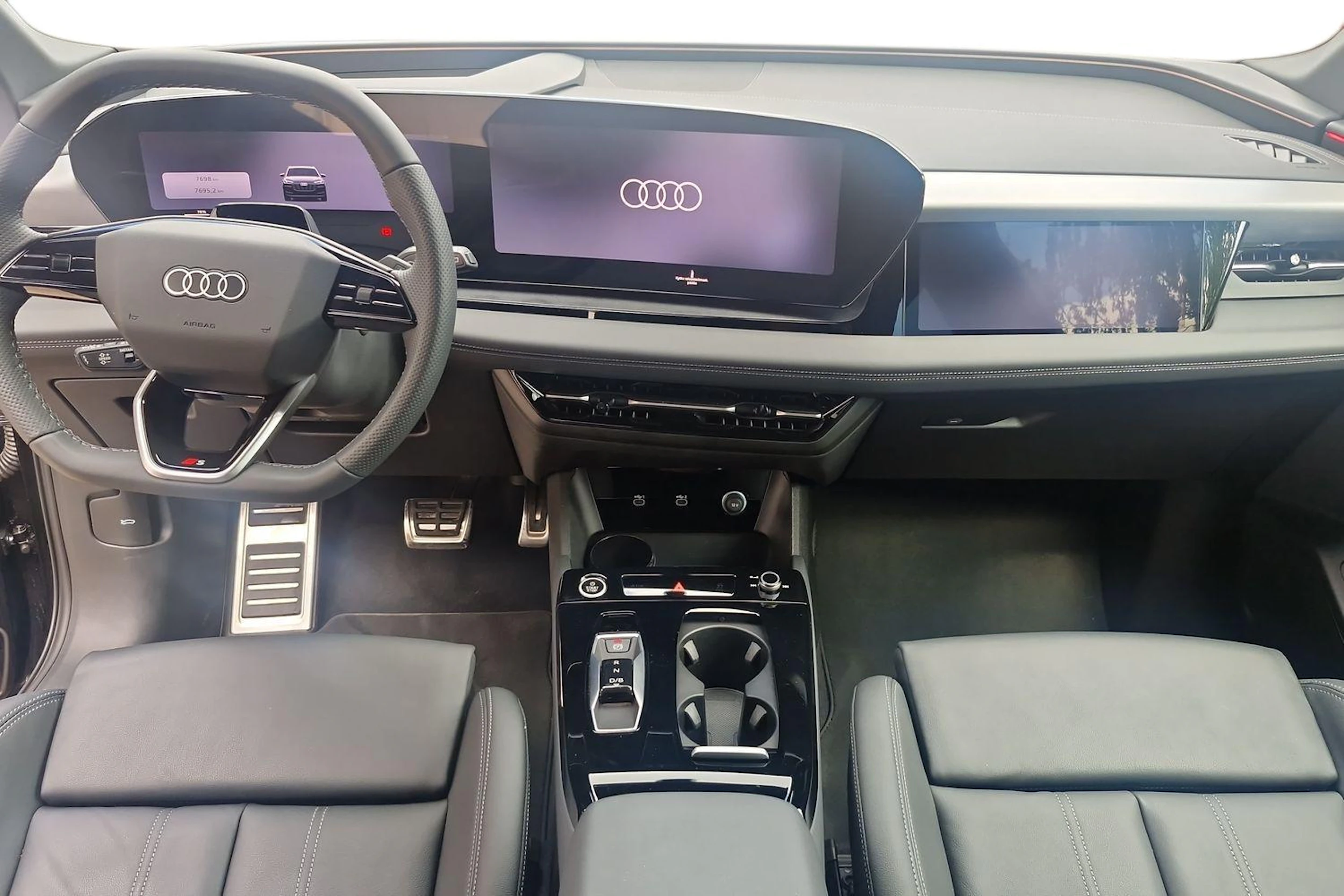 musta Audi Q6 e-tron 2026 kuva 7.