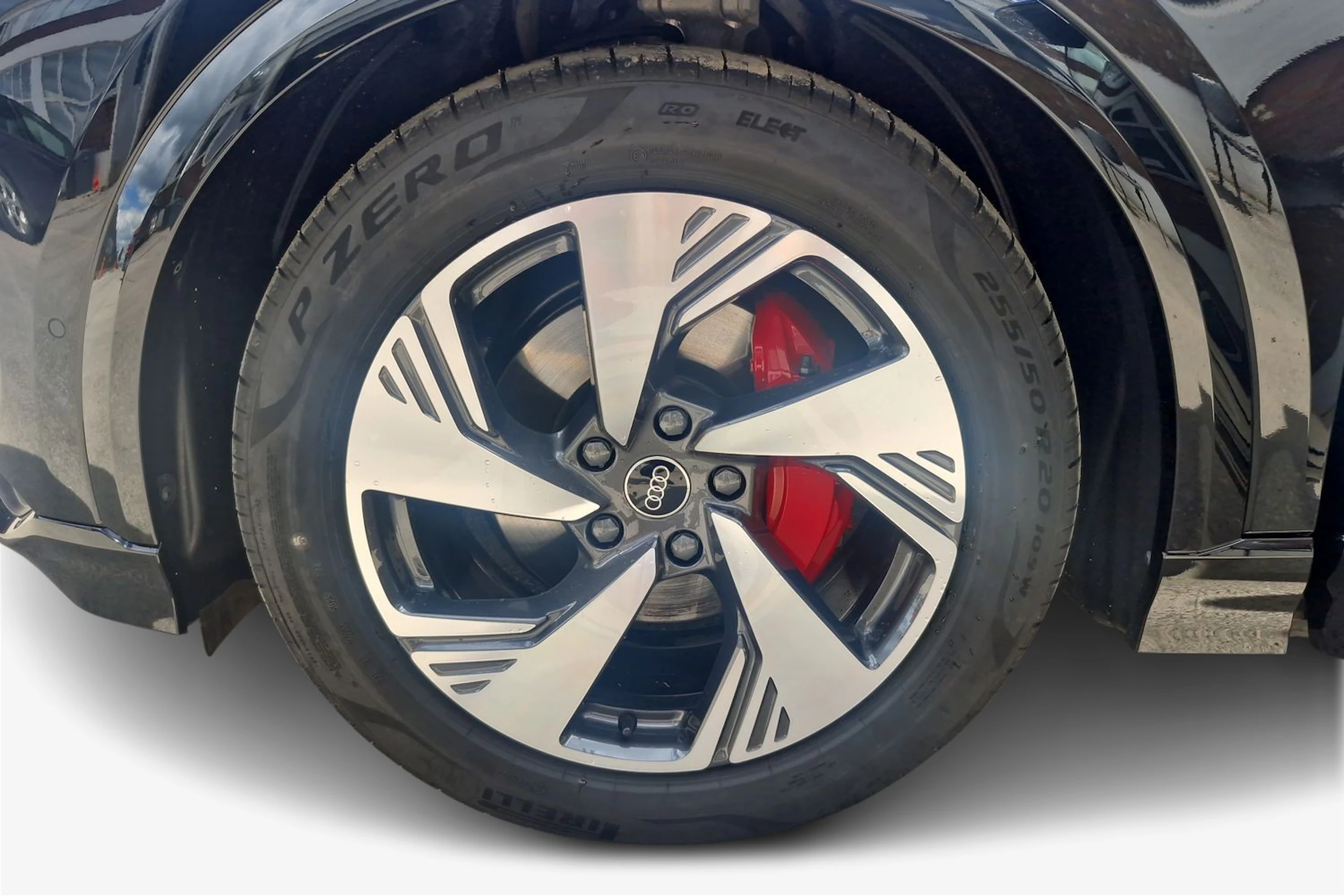 musta Audi Q6 e-tron 2026 kuva 9.