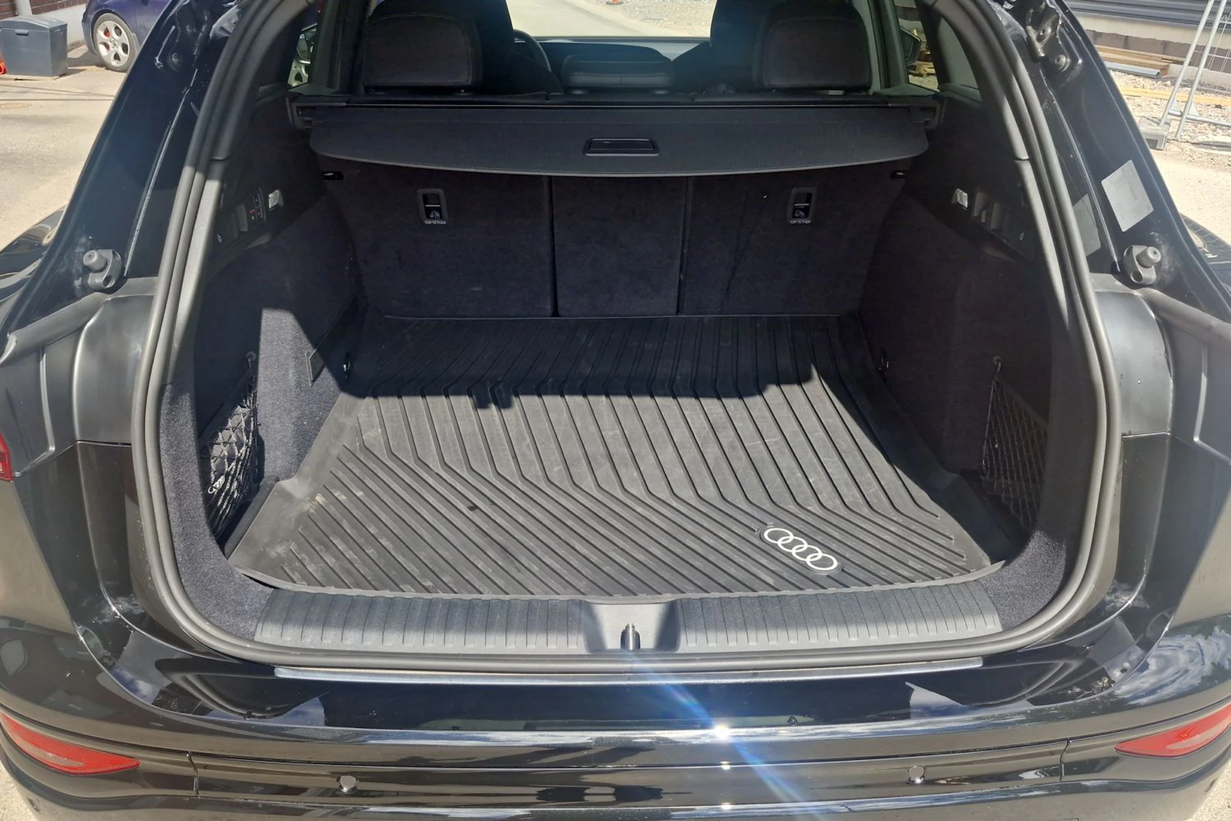 musta Audi Q6 e-tron 2026 kuva 11.