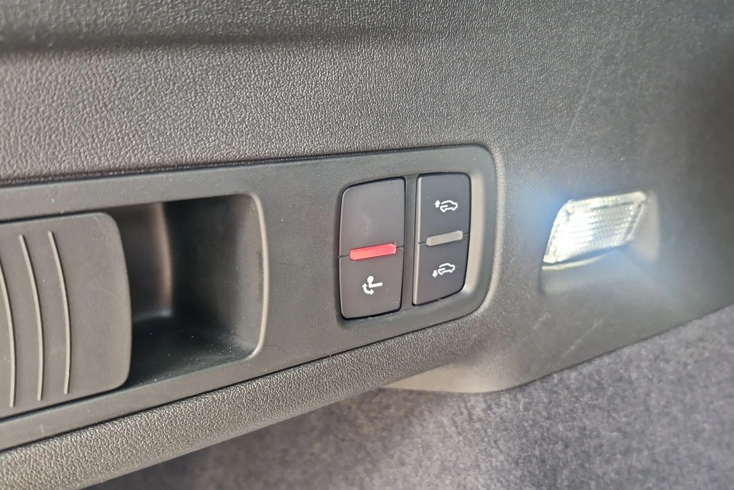 musta Audi Q6 e-tron 2026 kuva 15.