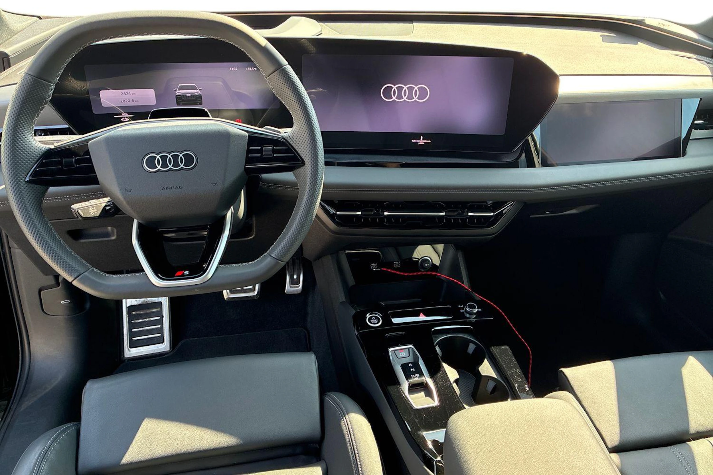 musta Audi Q6 e-tron 2026 kuva 7.