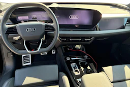 musta Audi Q6 e-tron 2026 kuva 7.