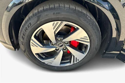 musta Audi Q6 e-tron 2026 kuva 9.