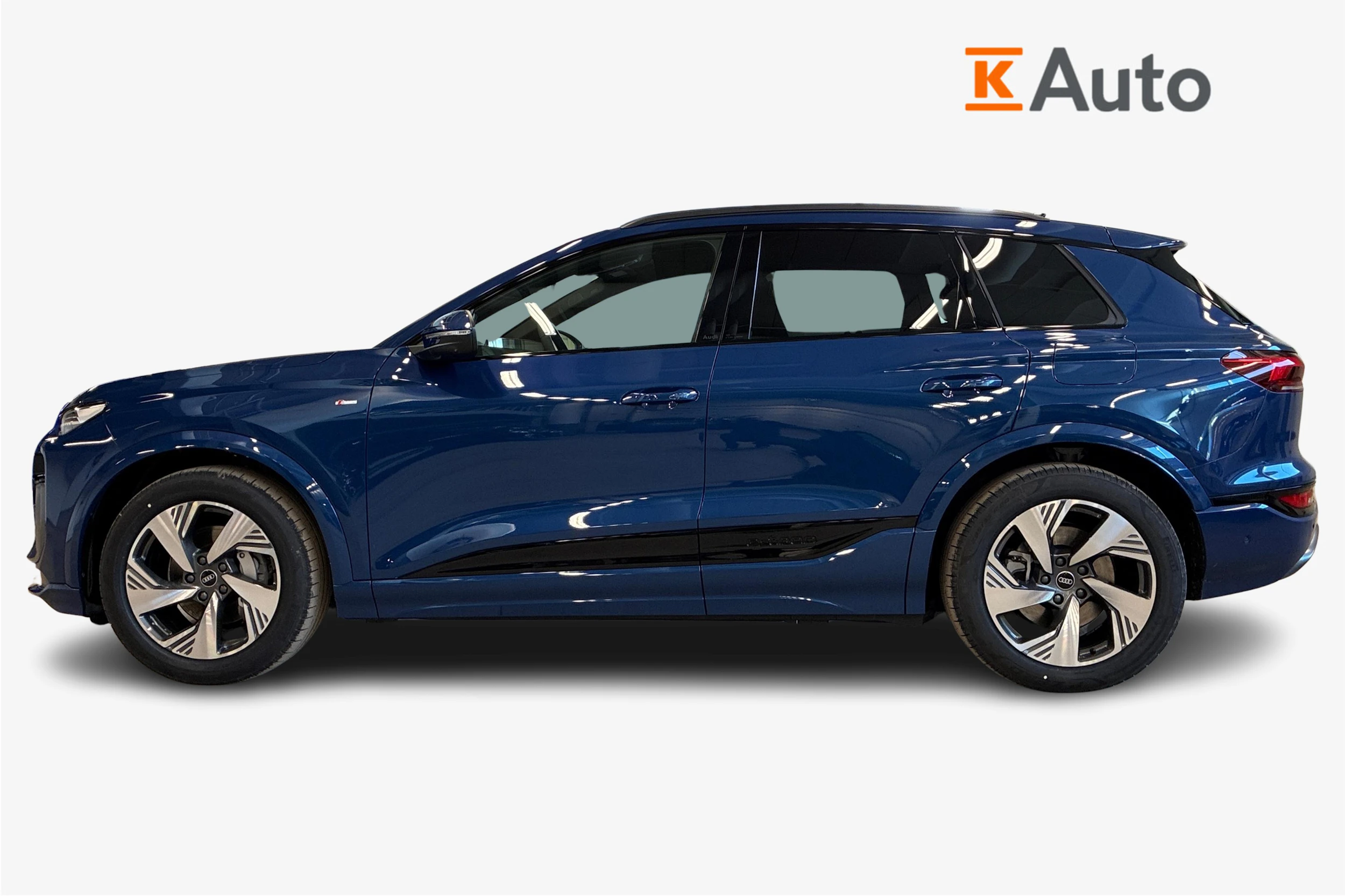 sininen Audi Q6 e-tron 2026 kuva 5.