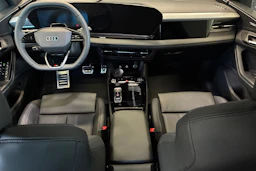 sininen Audi Q6 e-tron 2026 kuva 7.