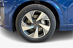 sininen Audi Q6 e-tron 2026 kuva 9.