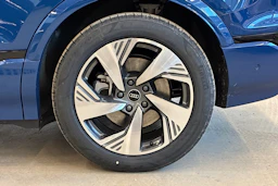 sininen Audi Q6 e-tron 2026 kuva 10.