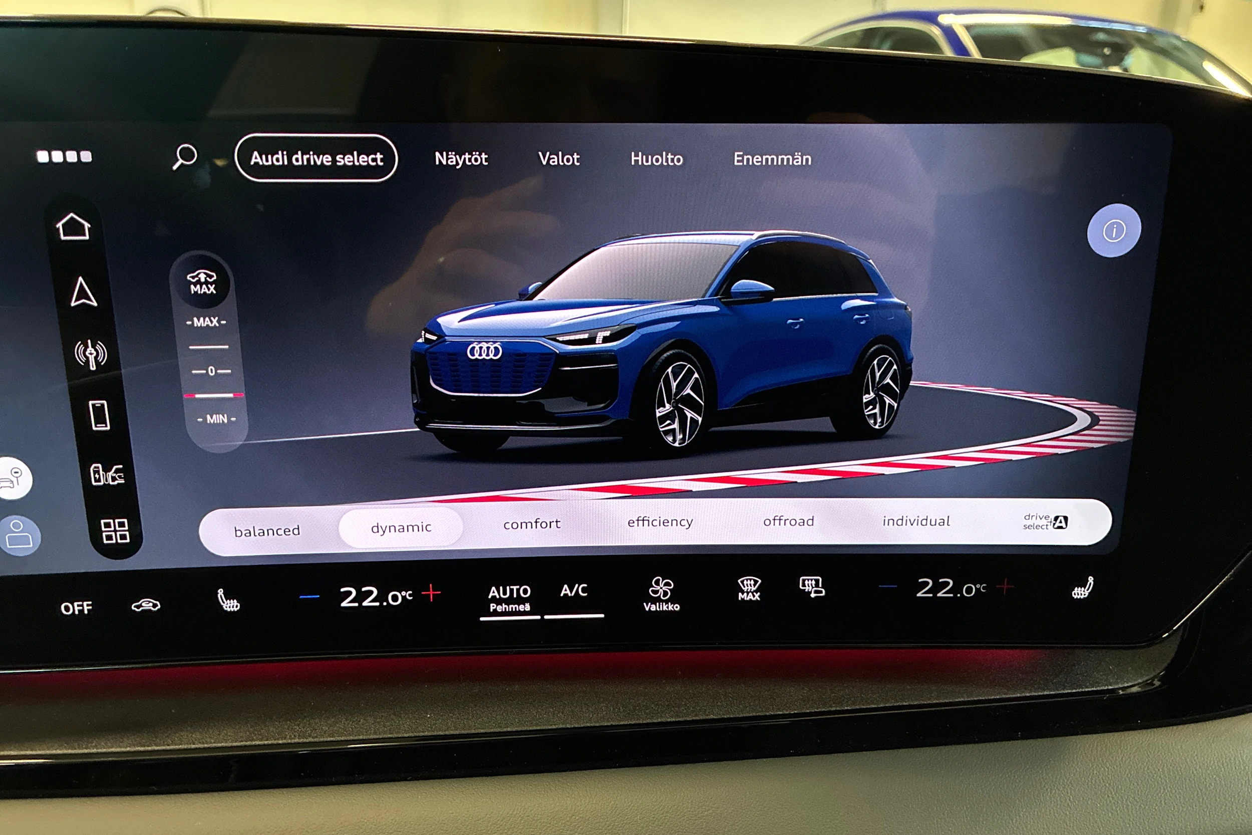 sininen Audi Q6 e-tron 2026 kuva 12.