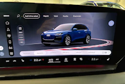 sininen Audi Q6 e-tron 2026 kuva 12.