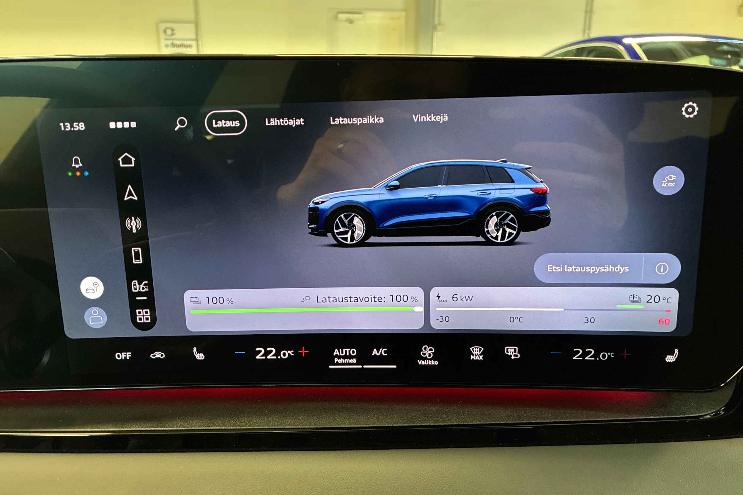 sininen Audi Q6 e-tron 2026 kuva 13.