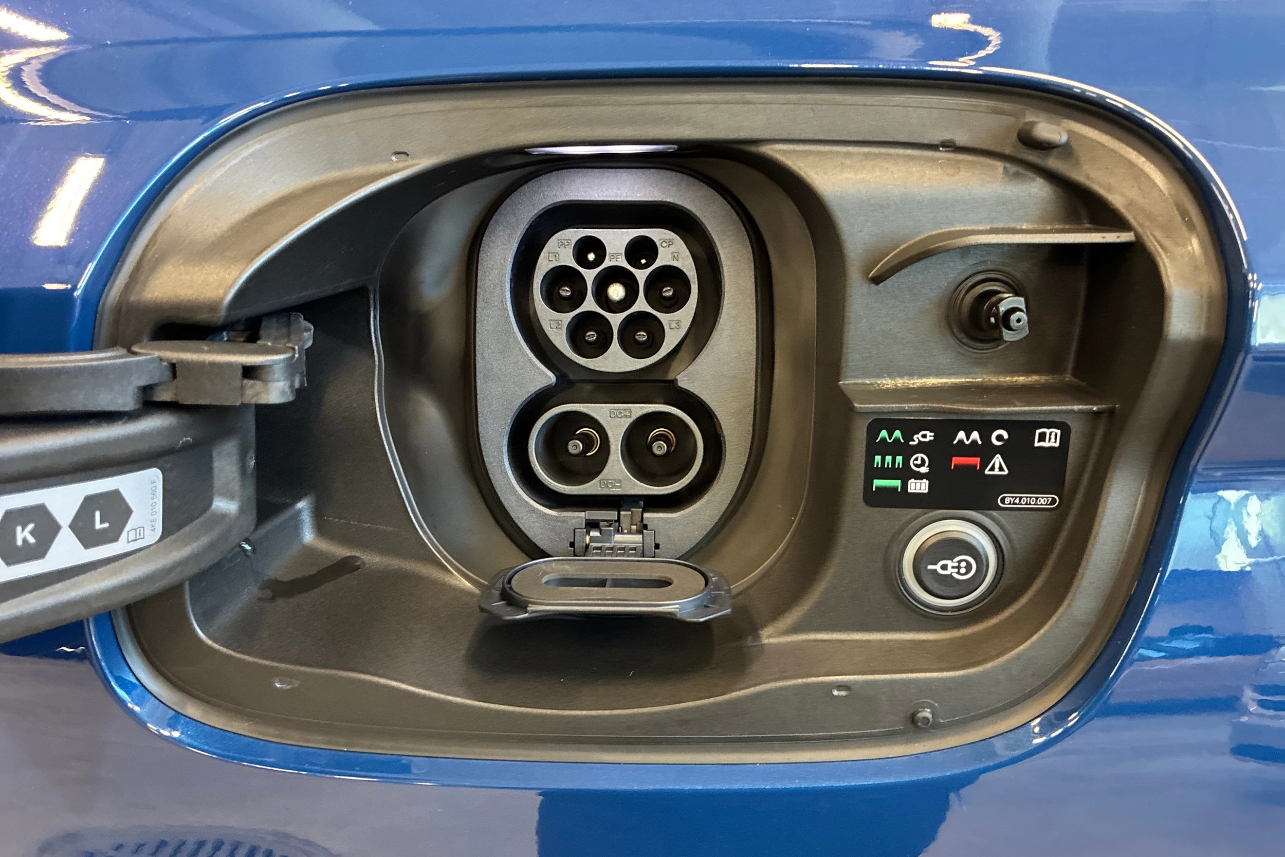 sininen Audi Q6 e-tron 2026 kuva 14.
