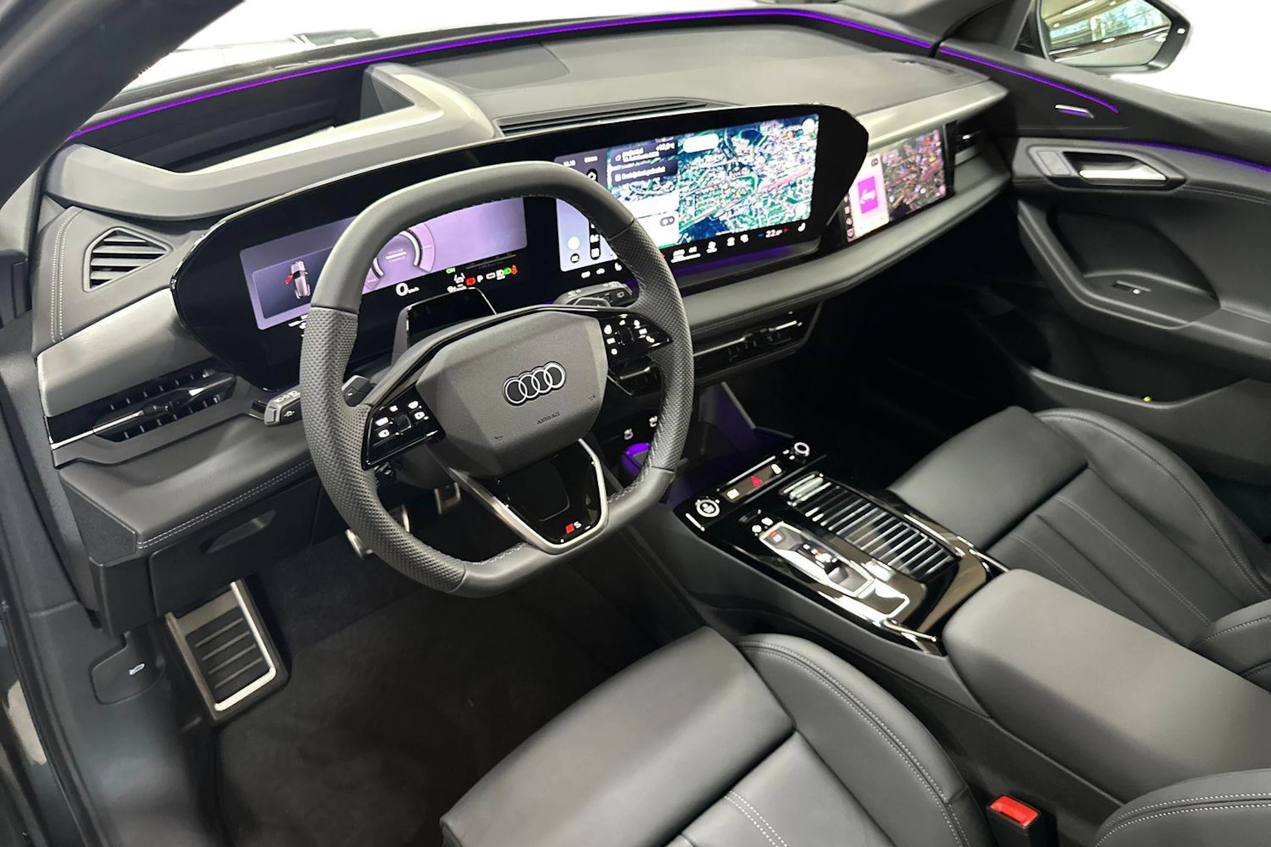 met. harmaa Audi Q6 e-tron 2026 kuva 6.