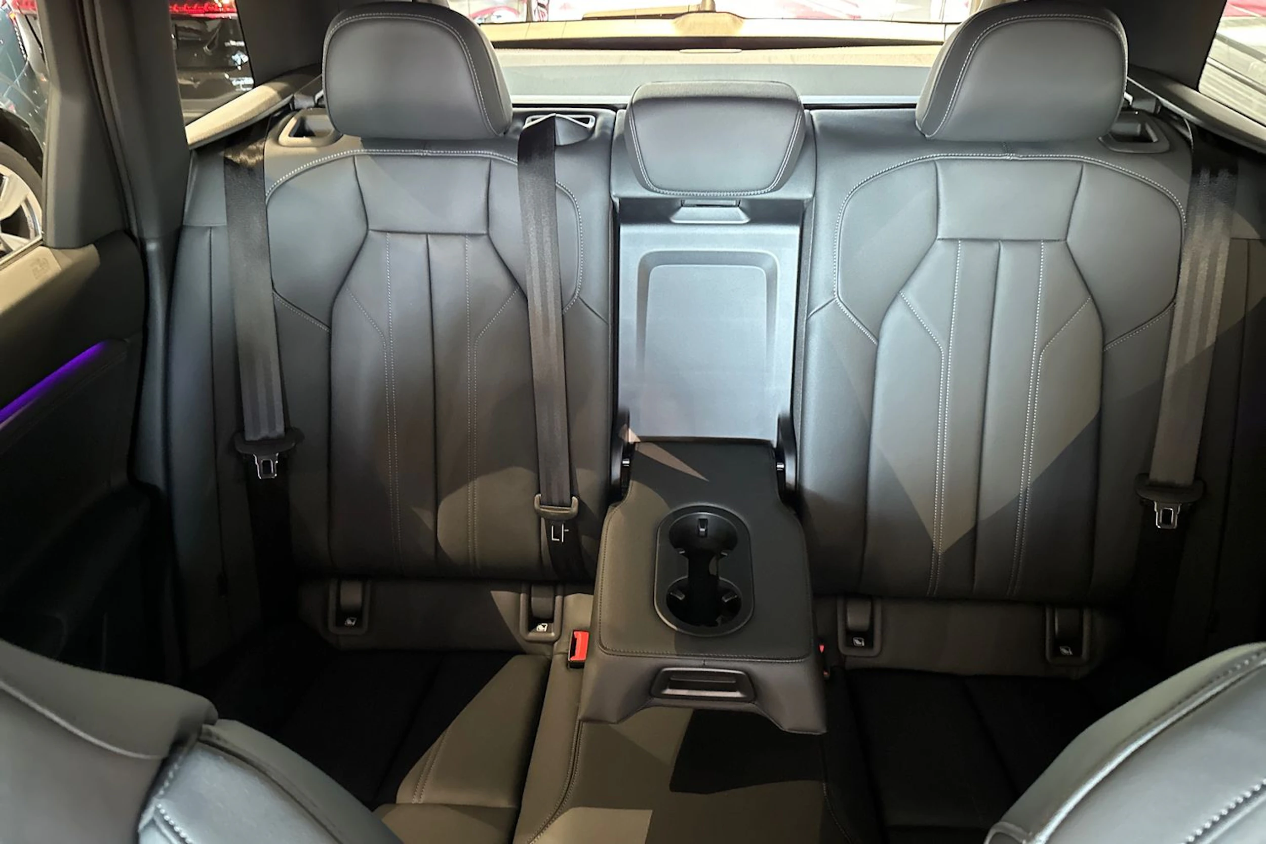 met. harmaa Audi Q6 e-tron 2026 kuva 12.