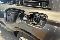 met. harmaa Audi Q6 e-tron 2026 kuva 14.