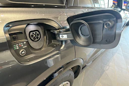 met. harmaa Audi Q6 e-tron 2026 kuva 15.