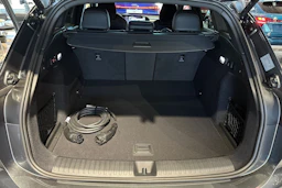met. harmaa Audi Q6 e-tron 2026 kuva 16.