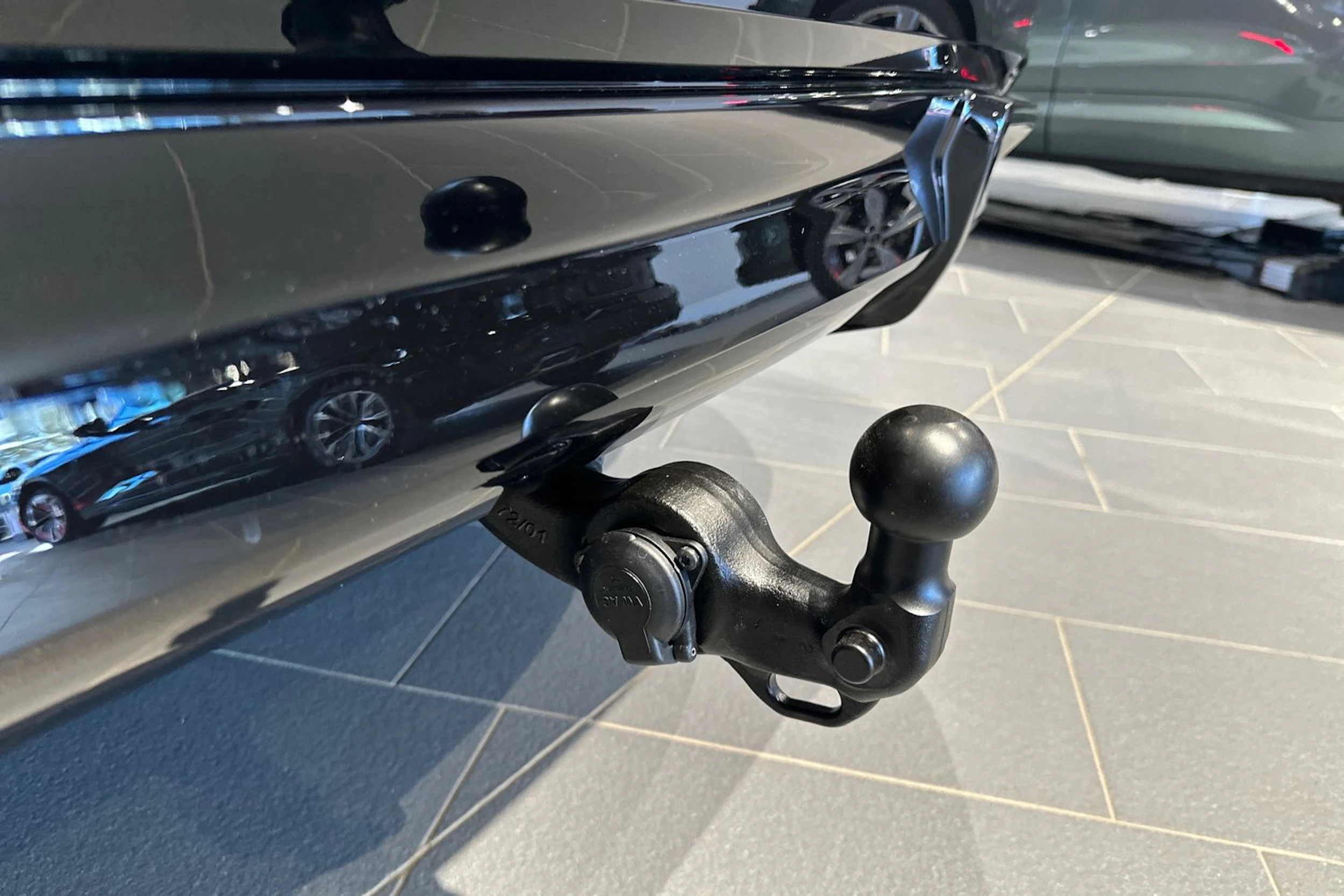 met. harmaa Audi Q6 e-tron 2026 kuva 18.