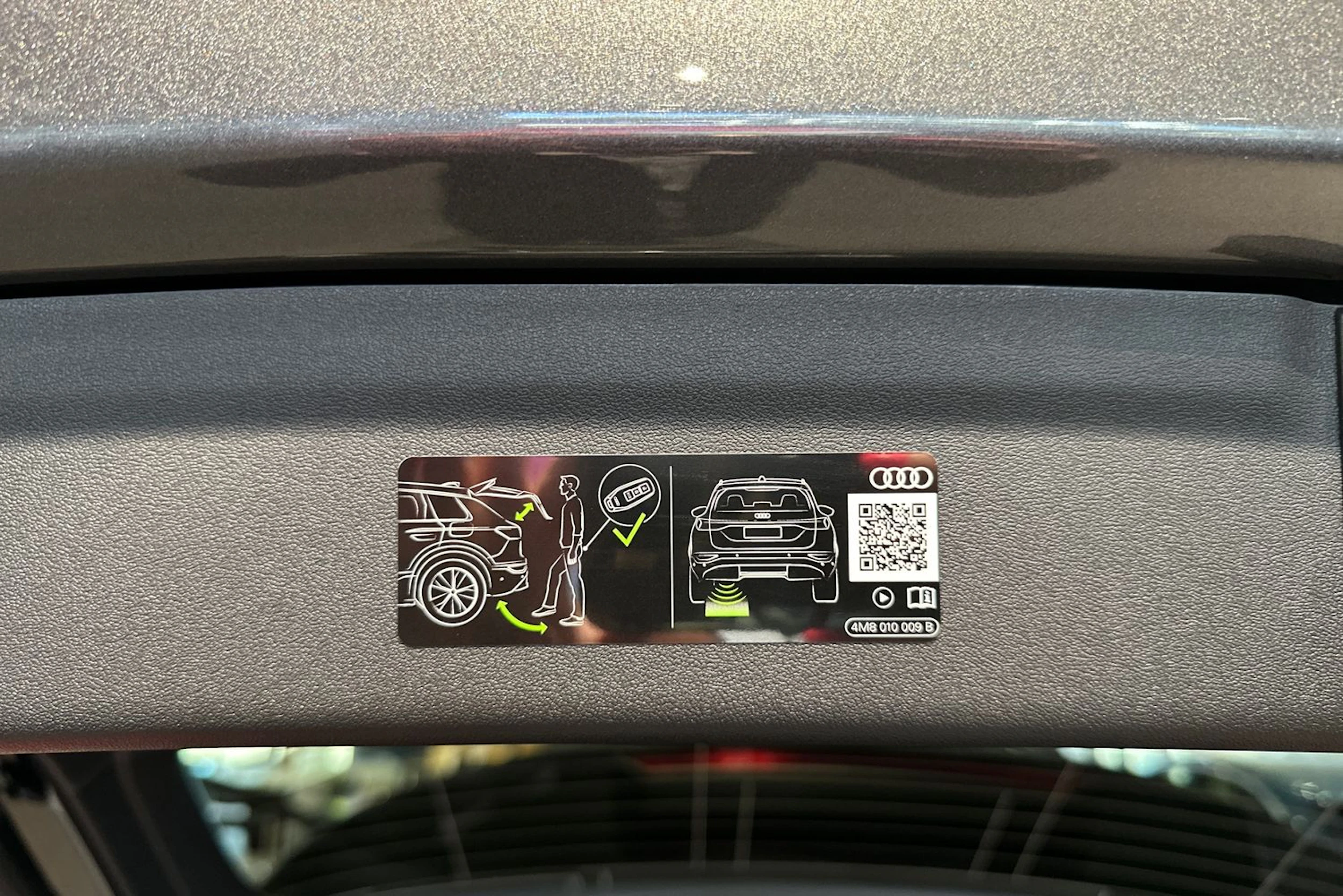 met. harmaa Audi Q6 e-tron 2026 kuva 19.