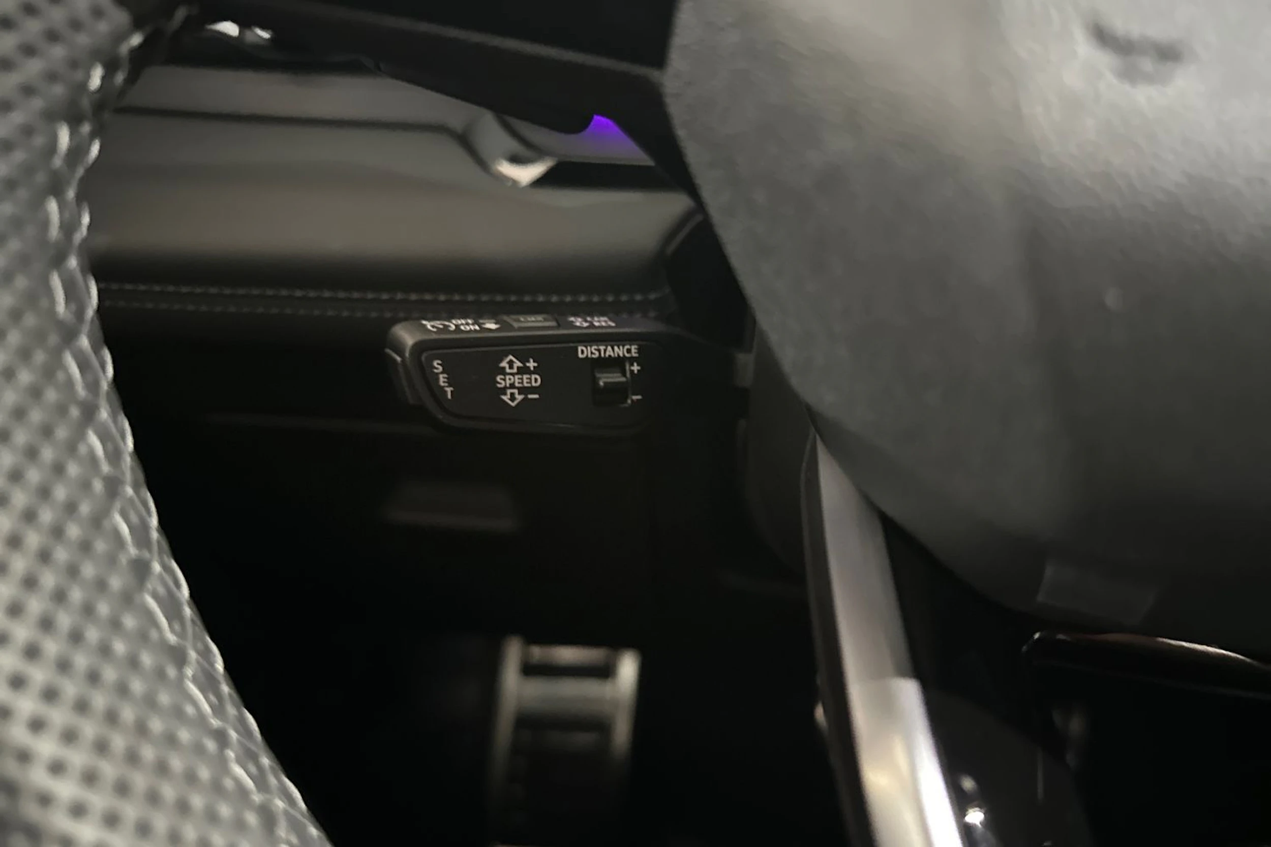 met. harmaa Audi Q6 e-tron 2026 kuva 24.