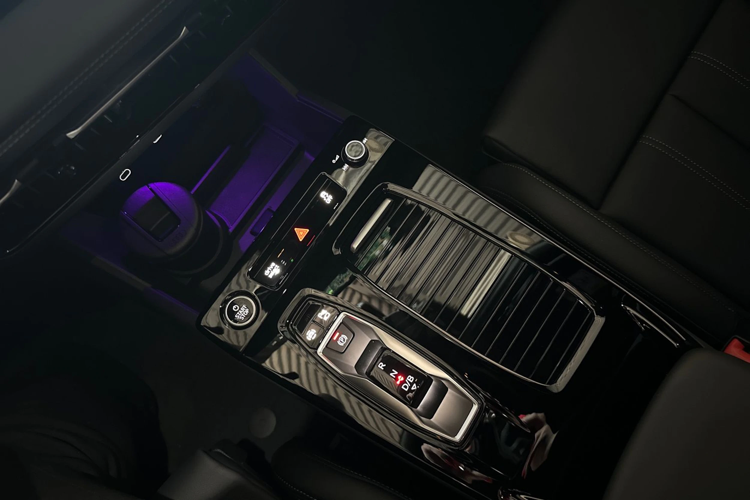 met. harmaa Audi Q6 e-tron 2026 kuva 25.