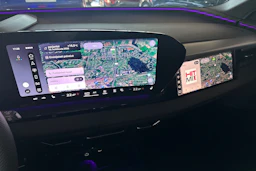 met. harmaa Audi Q6 e-tron 2026 kuva 27.