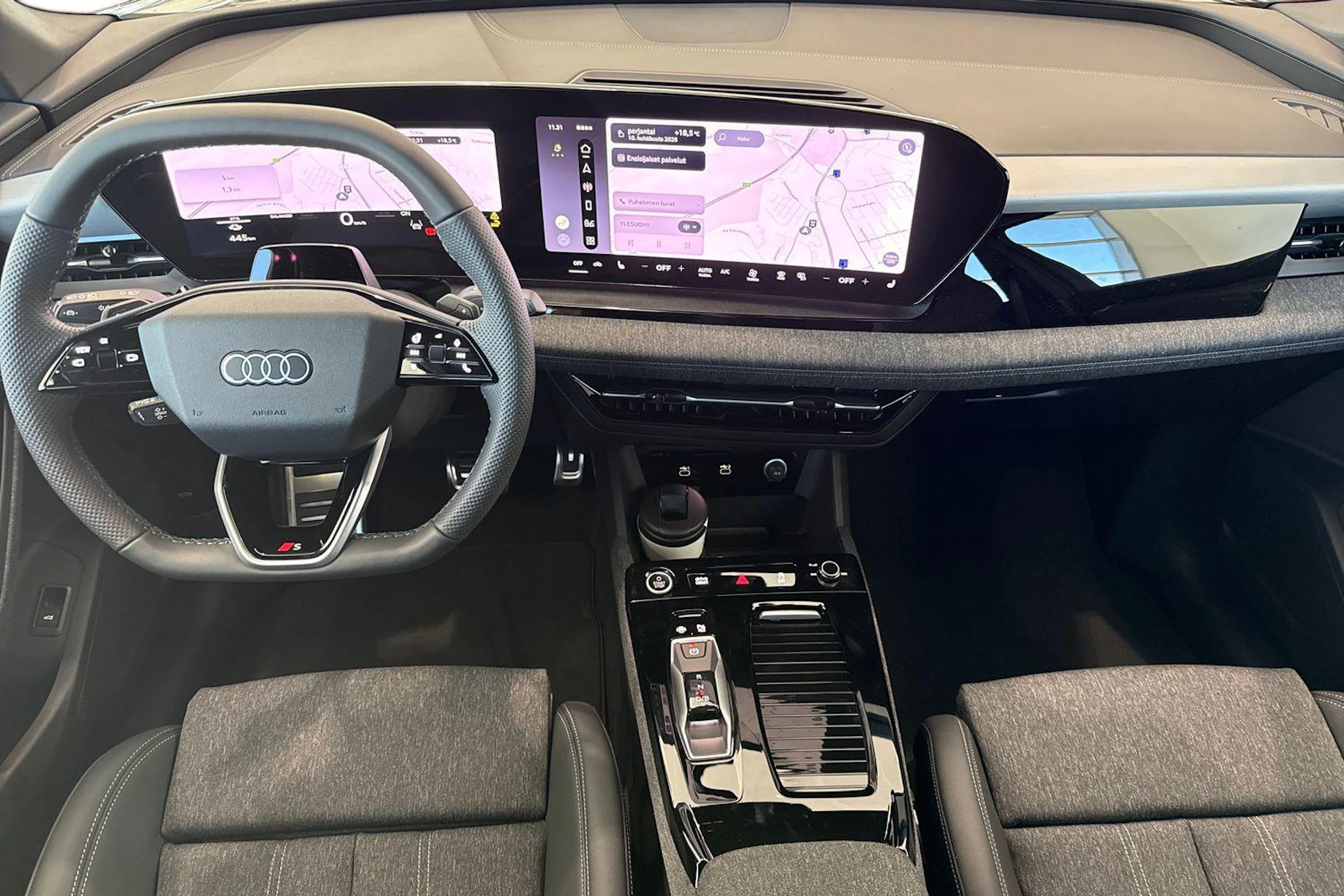 met. musta Audi Q6 e-tron 2026 kuva 7.