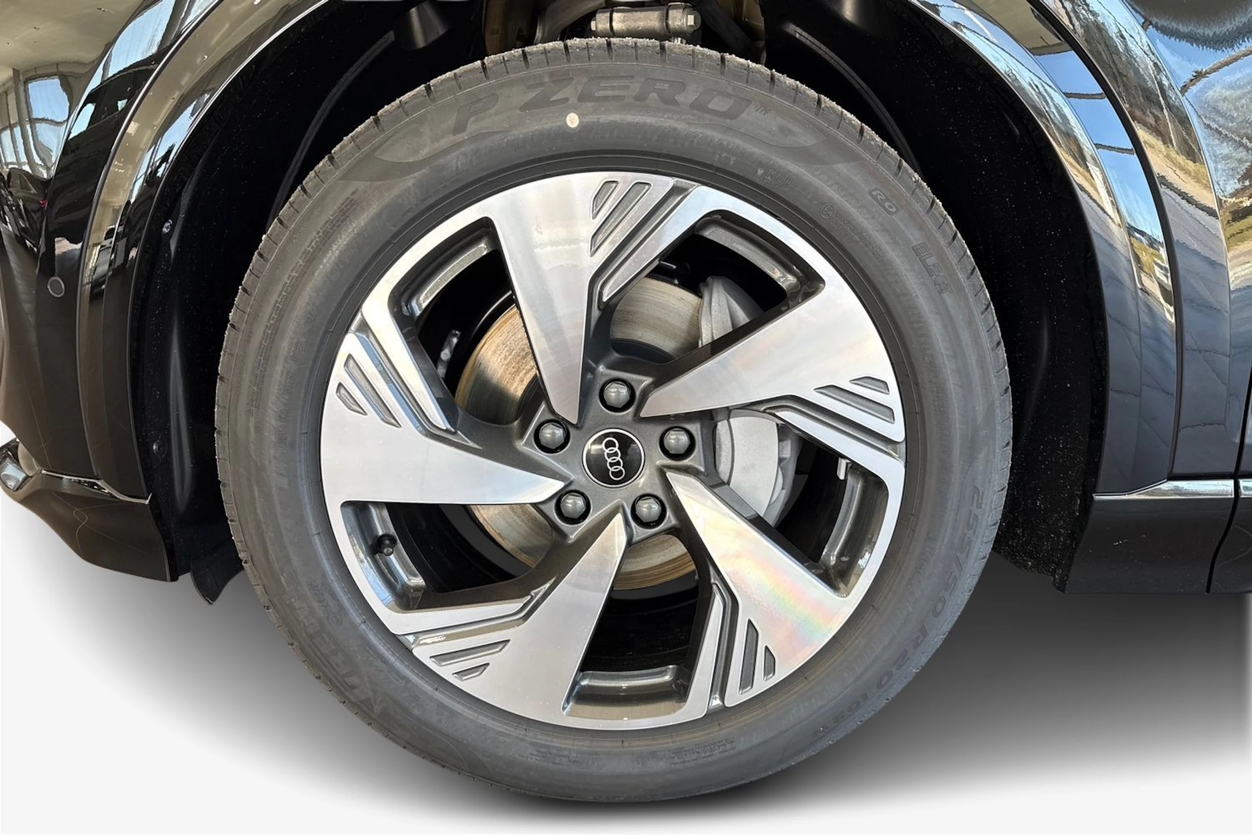 met. musta Audi Q6 e-tron 2026 kuva 9.