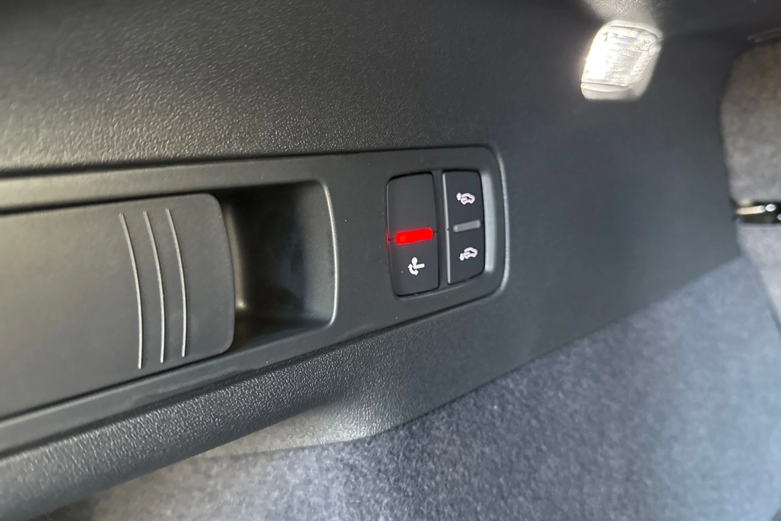 met. musta Audi Q6 e-tron 2026 kuva 12.