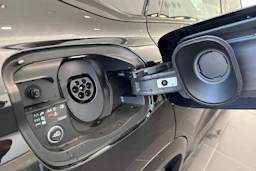 met. musta Audi Q6 e-tron 2026 kuva 15.