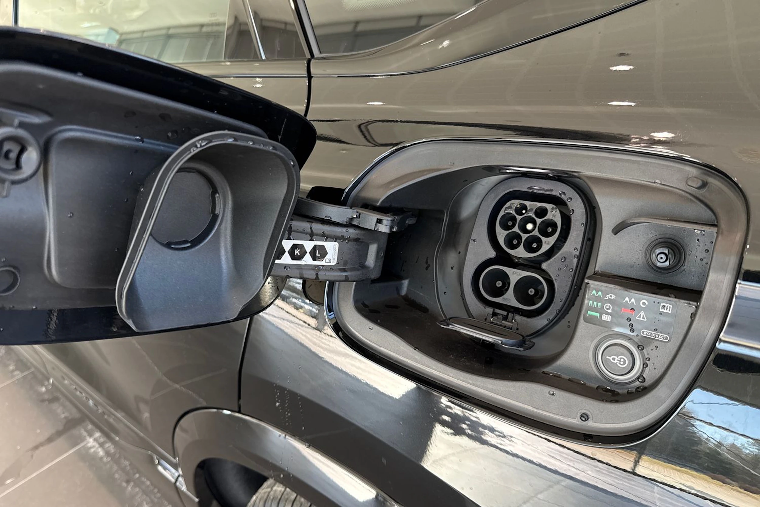 met. musta Audi Q6 e-tron 2026 kuva 16.