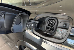 met. musta Audi Q6 e-tron 2026 kuva 16.