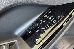 met. musta Audi Q6 e-tron 2026 kuva 18.