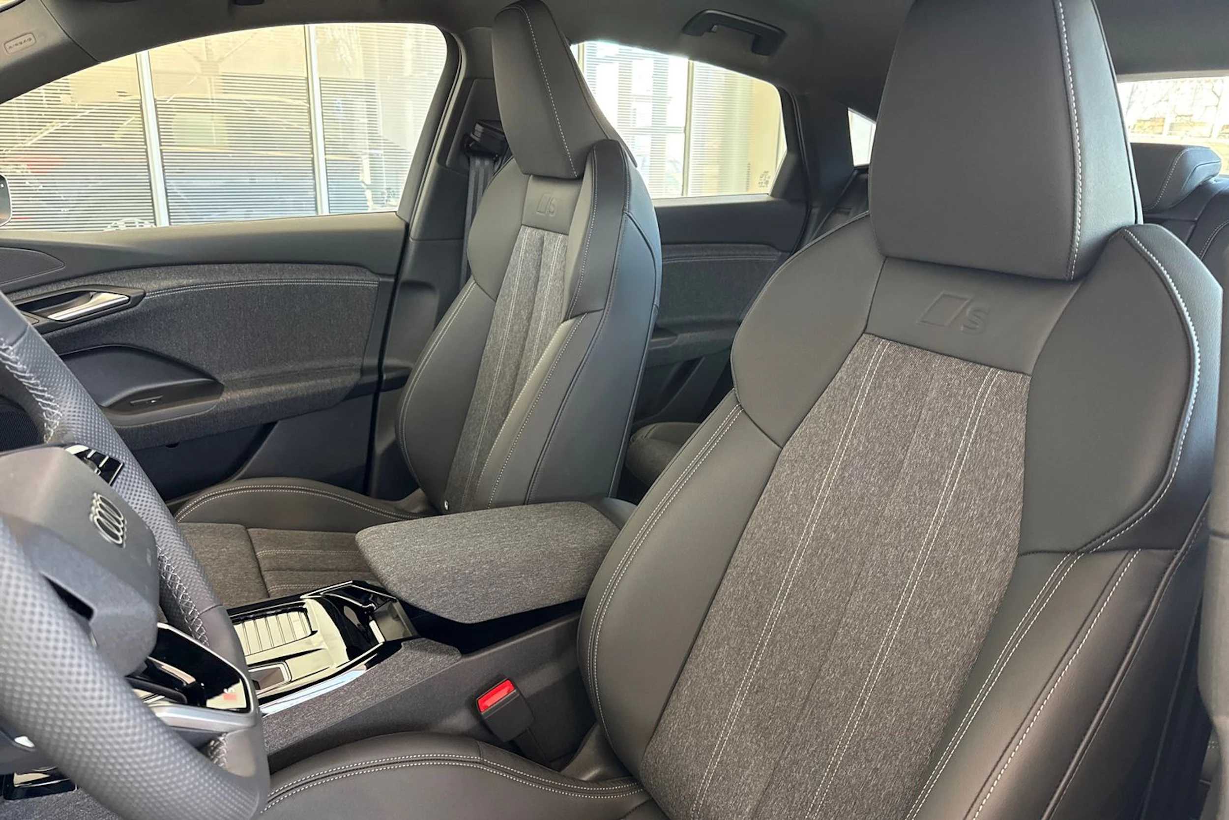 met. musta Audi Q6 e-tron 2026 kuva 19.