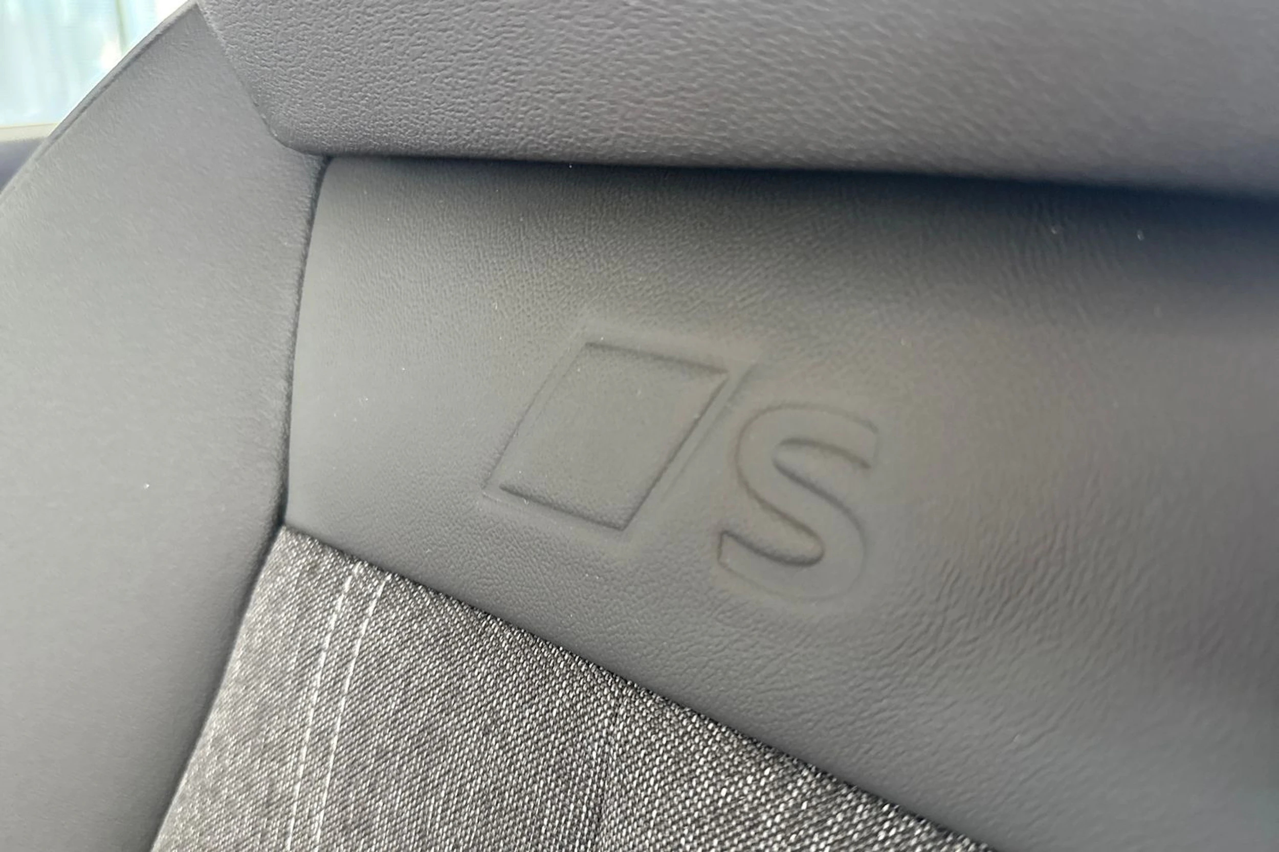 met. musta Audi Q6 e-tron 2026 kuva 31.