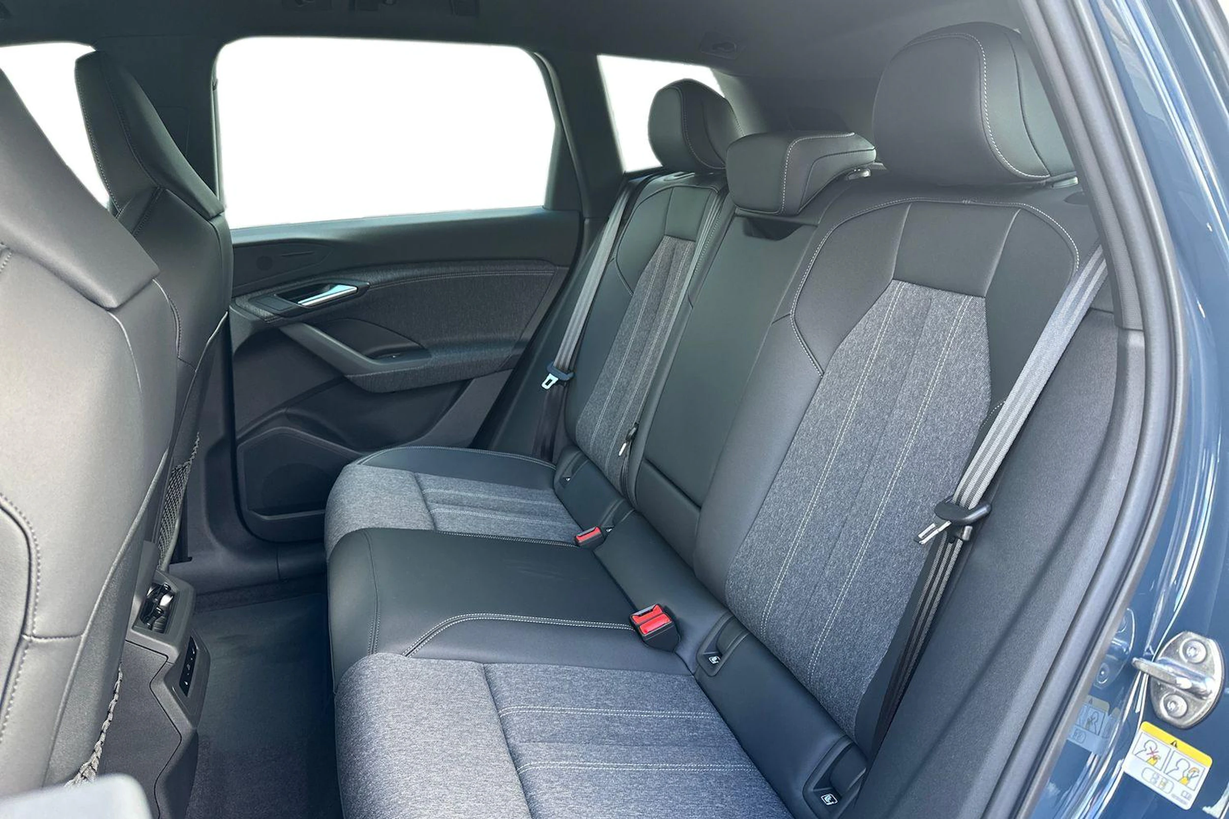 met. sininen Audi Q6 e-tron 2026 kuva 8.