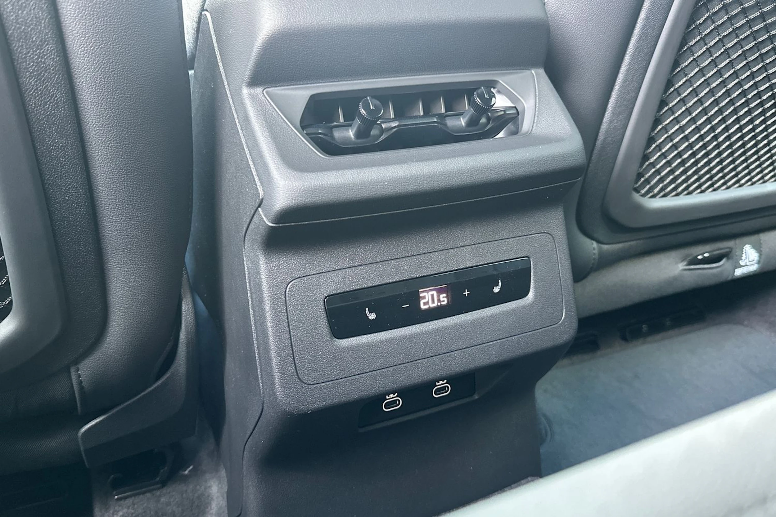 met. sininen Audi Q6 e-tron 2026 kuva 11.